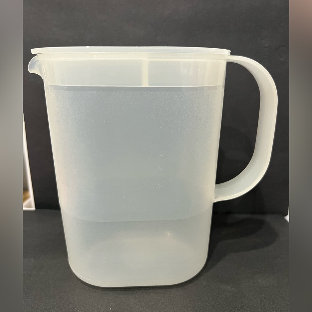 Vintage Tupperware 70’s Slim line Juice pitcher 1530/1529
